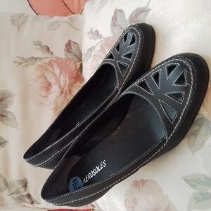 New! Women's Aerosole heels, size 7.5 M, dark brown.